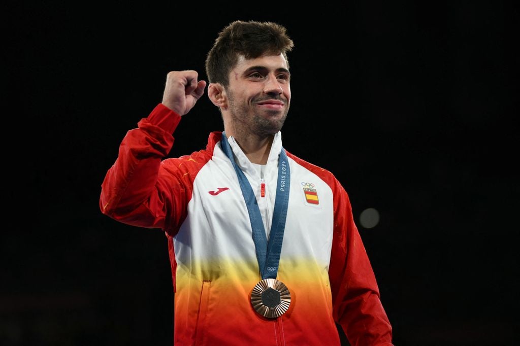 Fran Garrigós con la medalla al cuello