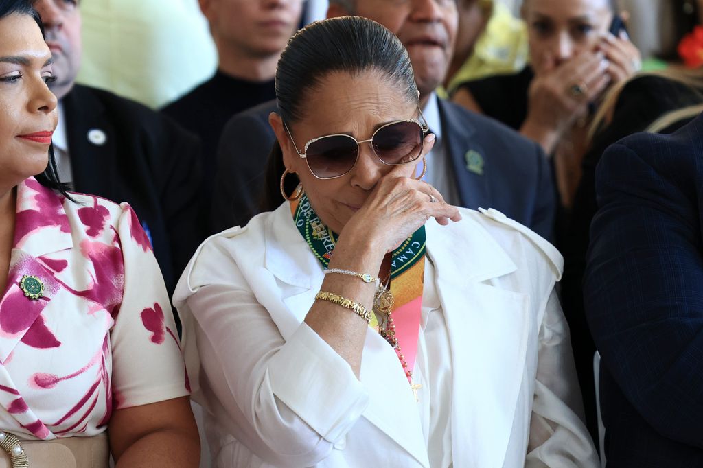Isabel Pantoja no puede contener las lágrimas