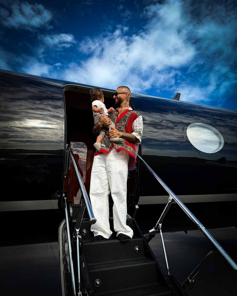 Maluma con su hija Paris.