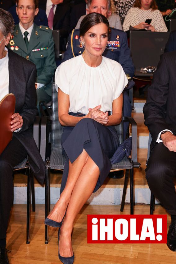 La reina Letizia luce los pendientes de zafiro de doña Sofía en Frankfurt