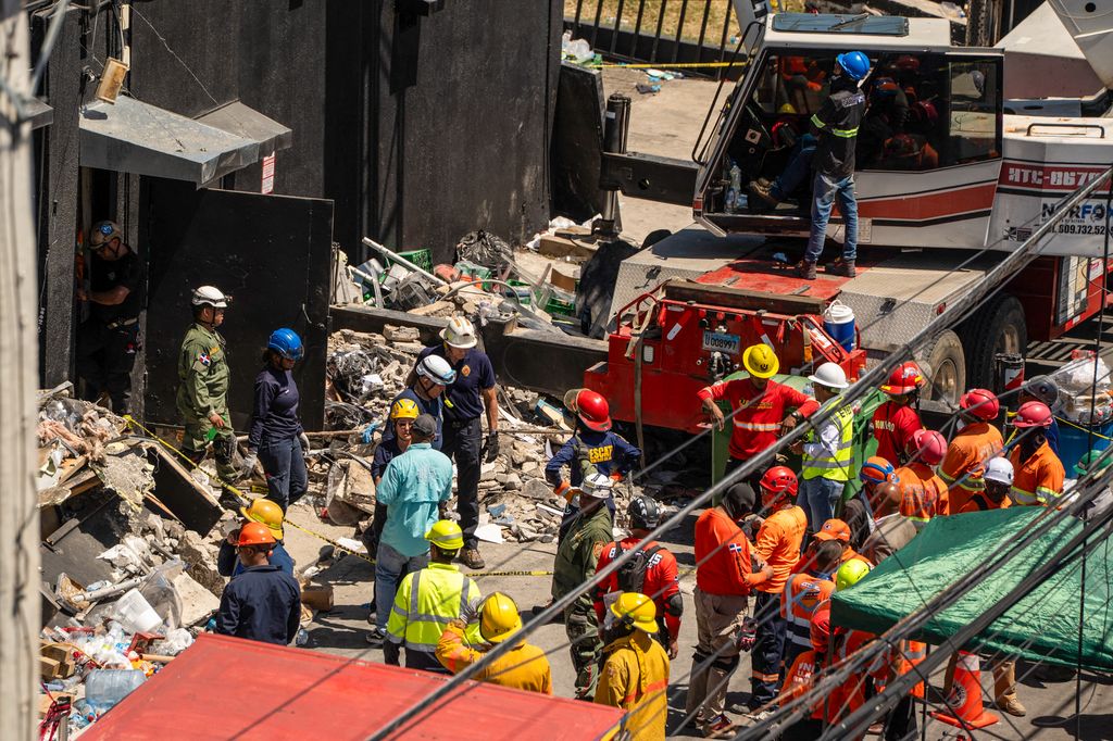       República Dominicana Llora la Muerte de 98 Personas tras el Derrumbe de una de sus Discotecas Más Emblemáticas