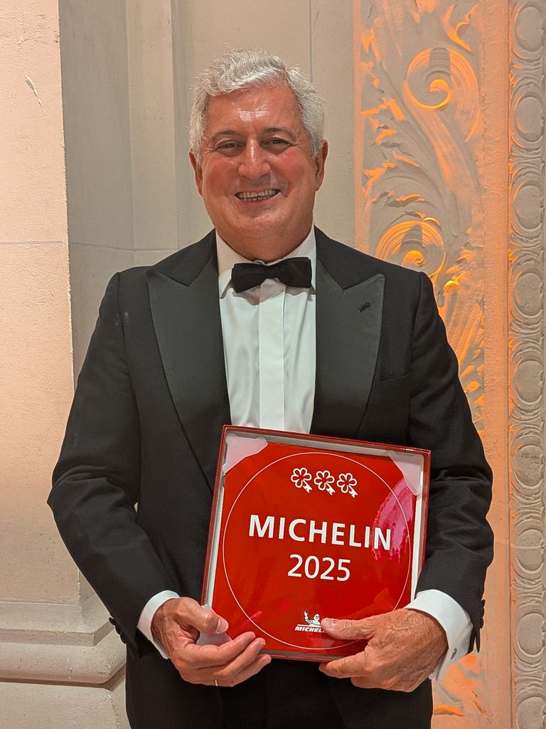 Enrique Valero, director de Abadía Retuerta LeDomaine, uno de los hoteles españoles premiados entre los mejores del mundo en la gala Michelin 2025 celebrada en parís el 8 de octubre