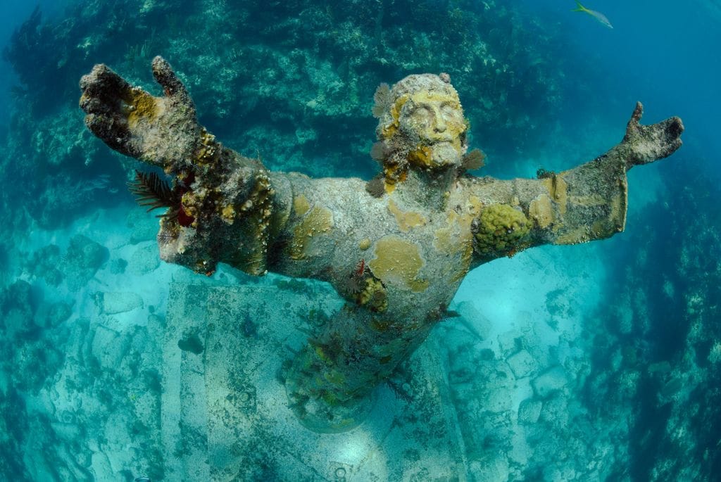 Cristo del Abismo de Guido Galletti cerca de Portofino, Italia