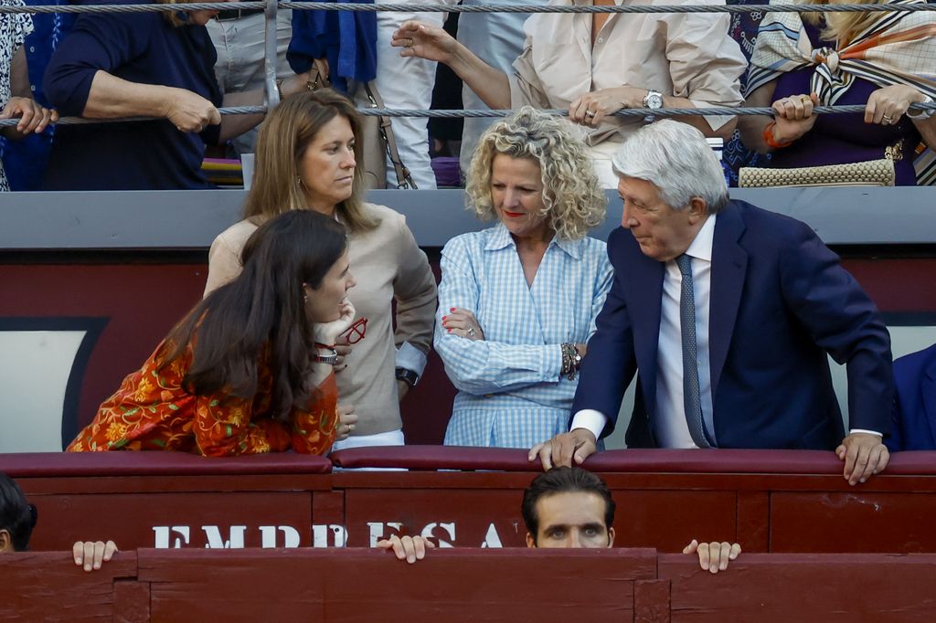 La nieta de Piru Urquijo ha coincidido con Enrique Cerezo en el tendido