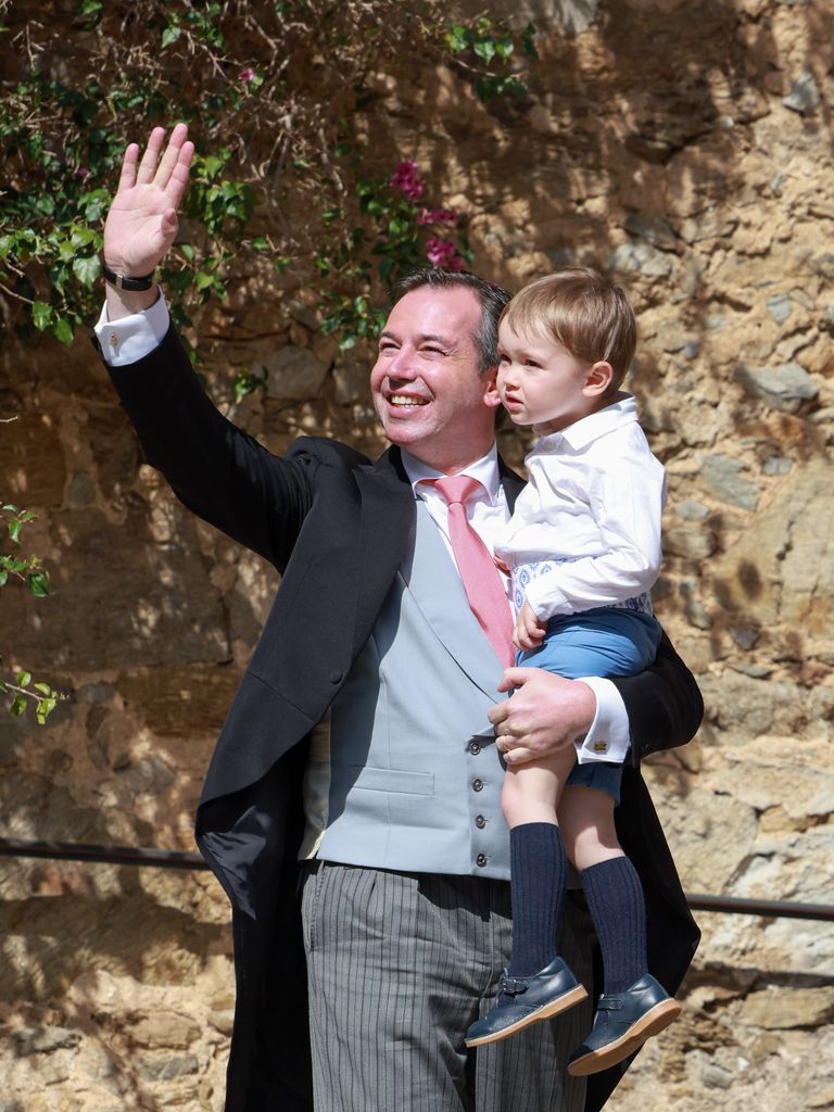 El nuevo Gran Duque de Luxemburgo con su hijo en brazos, el príncipe heredero Charles