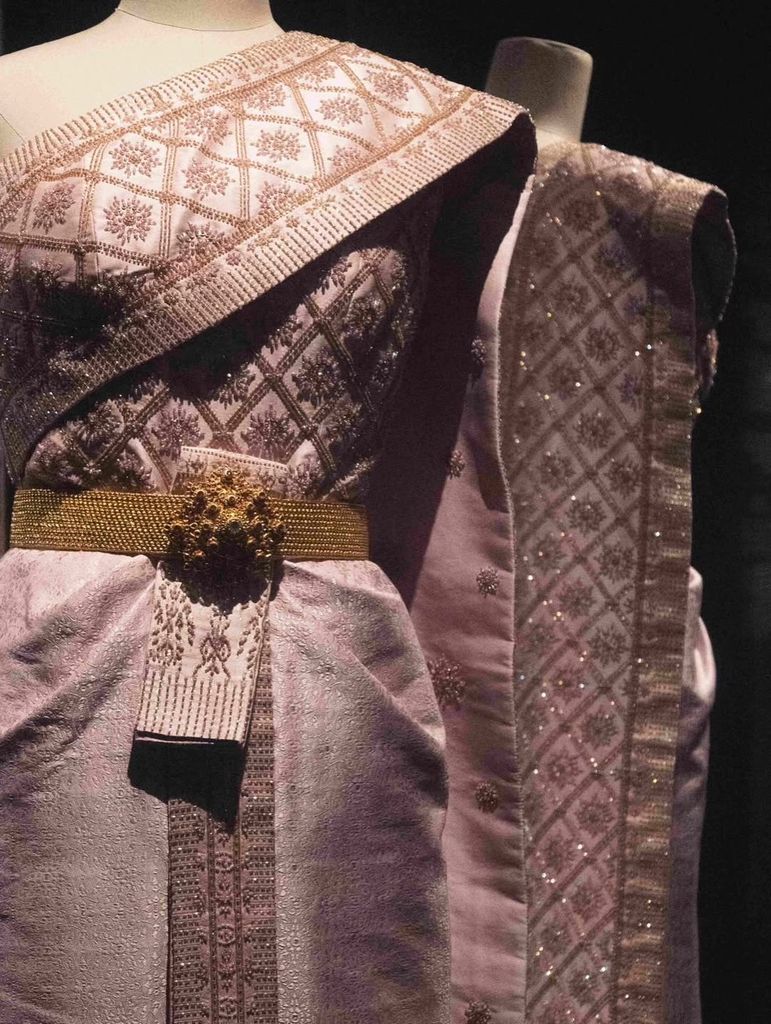 La Princesa Sirivannavari Nariratana Rajakanya y otros invitados acuden a la exposición La Mode en Majeste en Francia