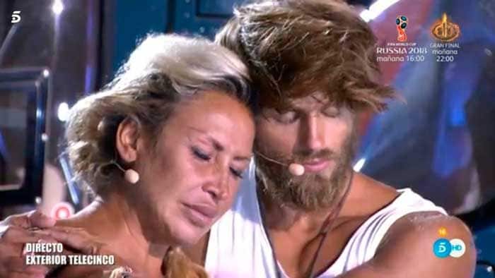 El abrazo de Raquel Mosquera y Sergio Carvajal