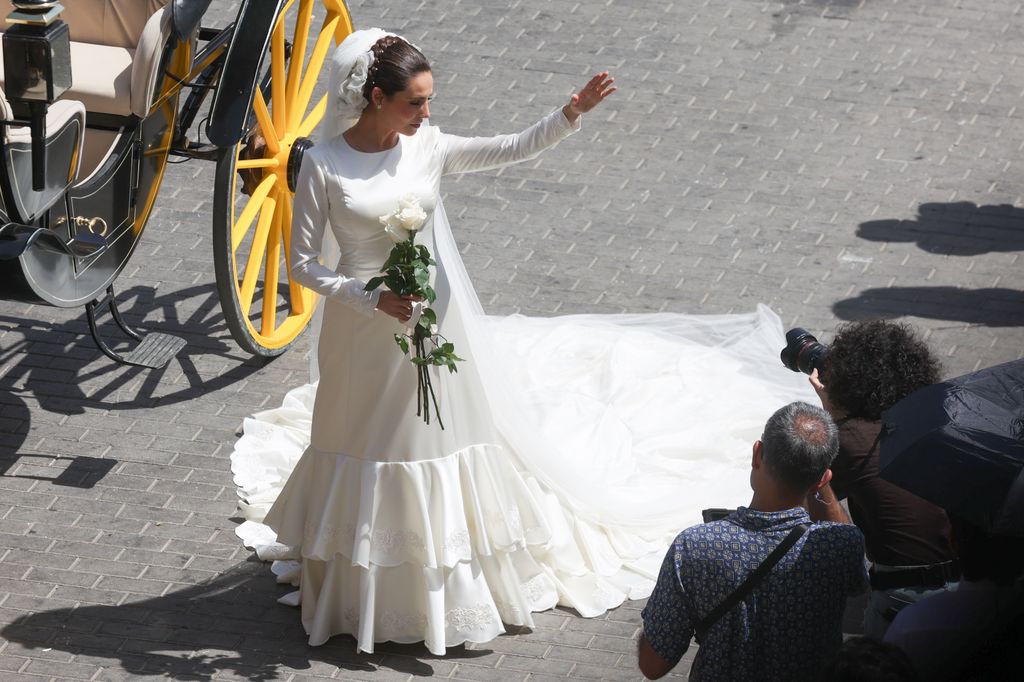 Carmen Raigón caracterizada con el vestido de novia que lució en su primer matrimonio Rocío Jurado