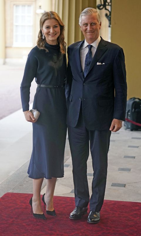 Elisabeth de Bélgica y Amalia de los Países Bajos con Carlos III