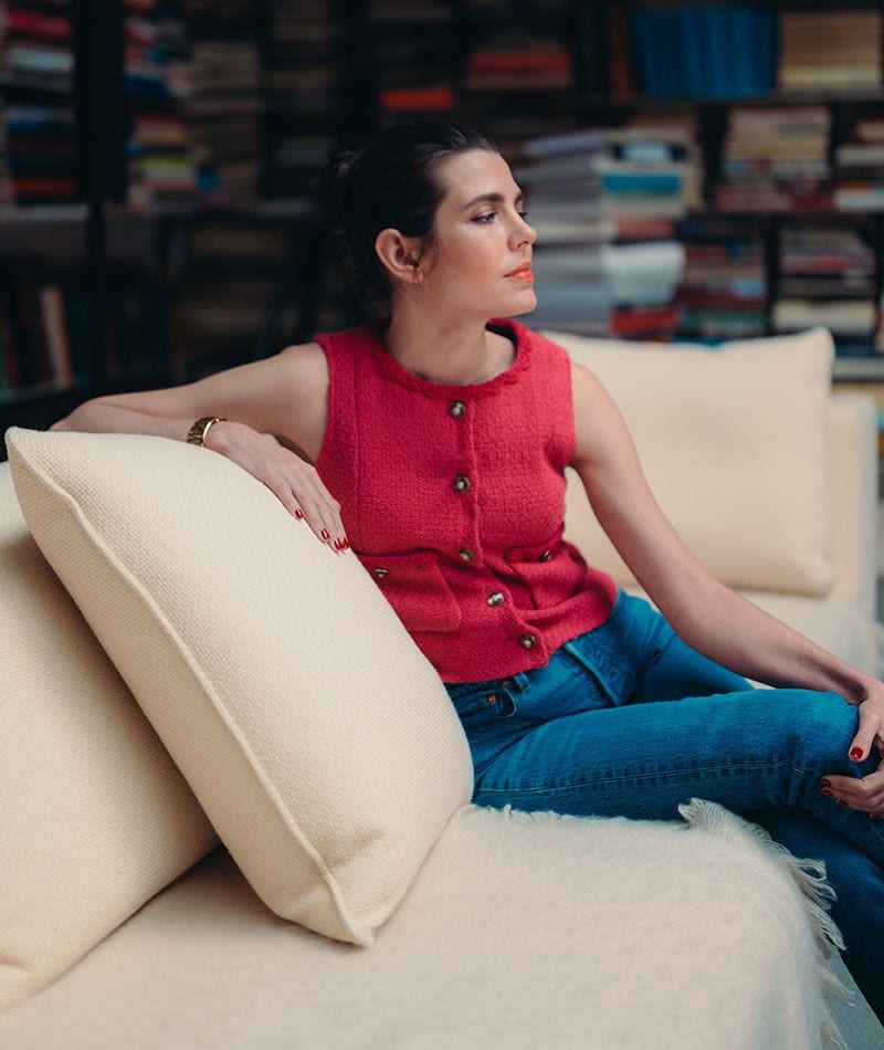 Carlota Casiraghi con chaleco de 'tweed' y vaqueros