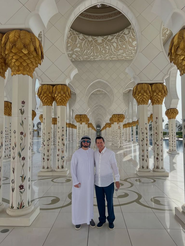 Alejandro mostró algunos de sus viajes con su padre.