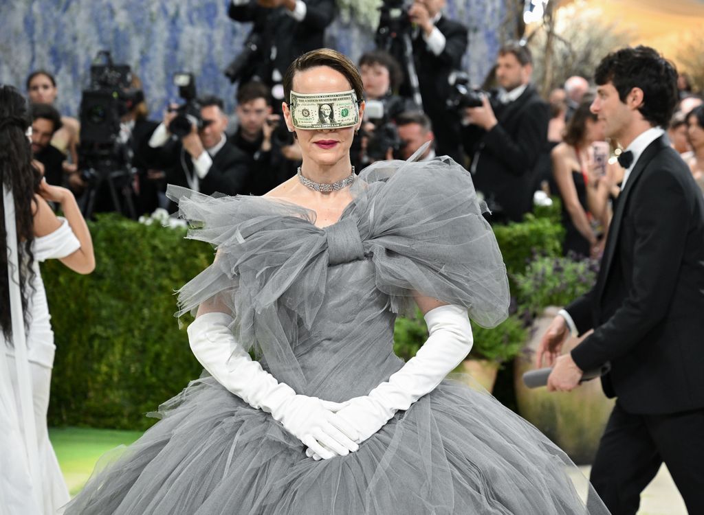Sarah Paulson y su look para denunciar la desigualdad social