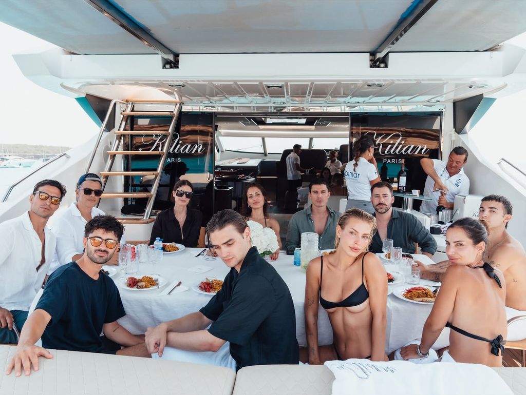 Paz Vega y Orson Salazar rodeados de amigos en Ibiza el pasado verano