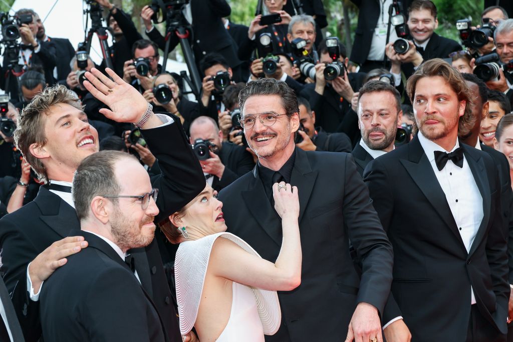 Emma Stone se refugió en Pedro Pascal, pues temía ser picada por la abeja.