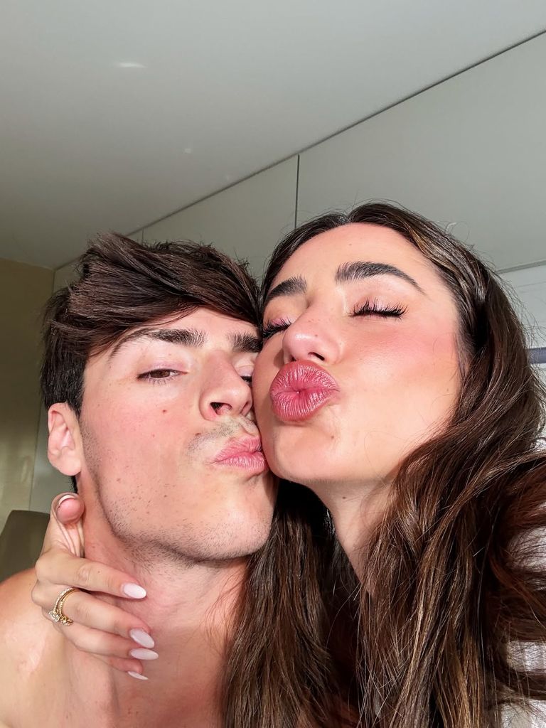 Lola Lolita y Alonso García muy cariñosos en el hospital