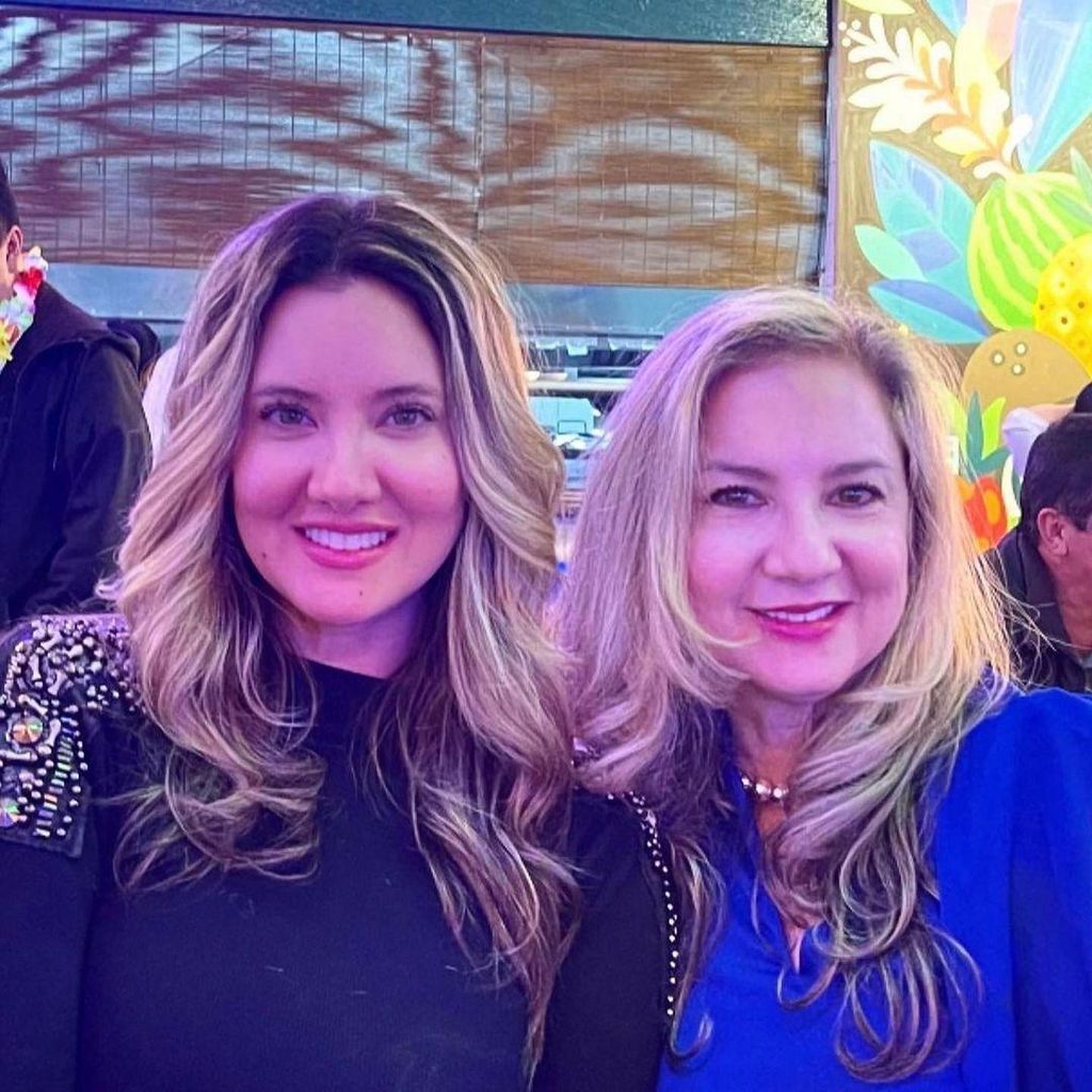 Daniella Álvarez y su mamá