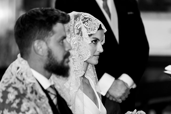 Mantilla de novia en rito de la relación