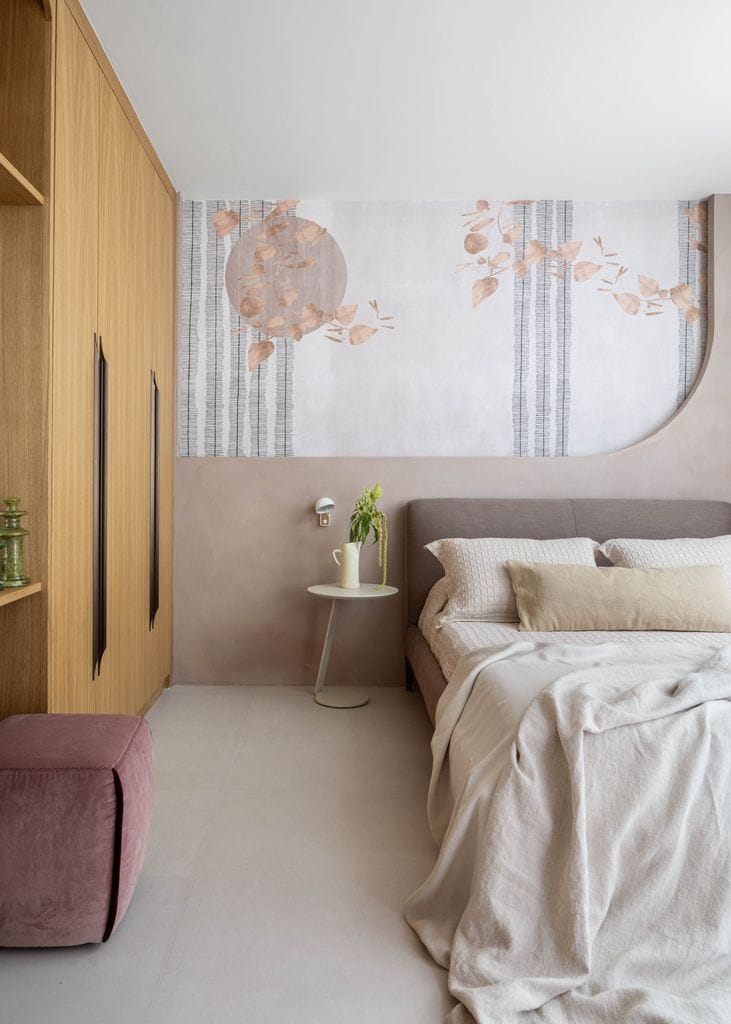 Dormitorio con formas orgánicas, textiles que arropan y el foco puesto en las texturas agradables
