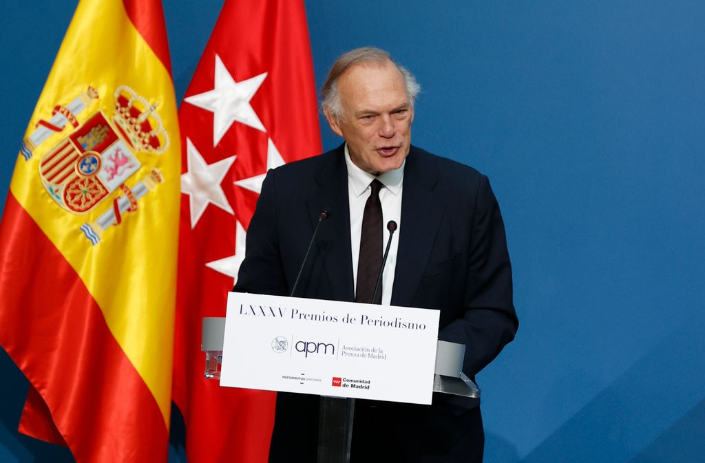 Plano medio de Pedro Piqueras dando un discurso en los Premios de Periodismo 2024