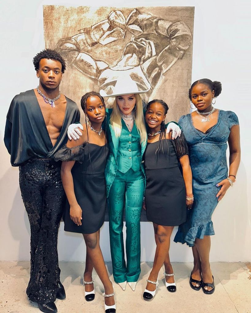 Madonna con sus hijos, David Banda, Mercy James y las gemelas Stella y Stere