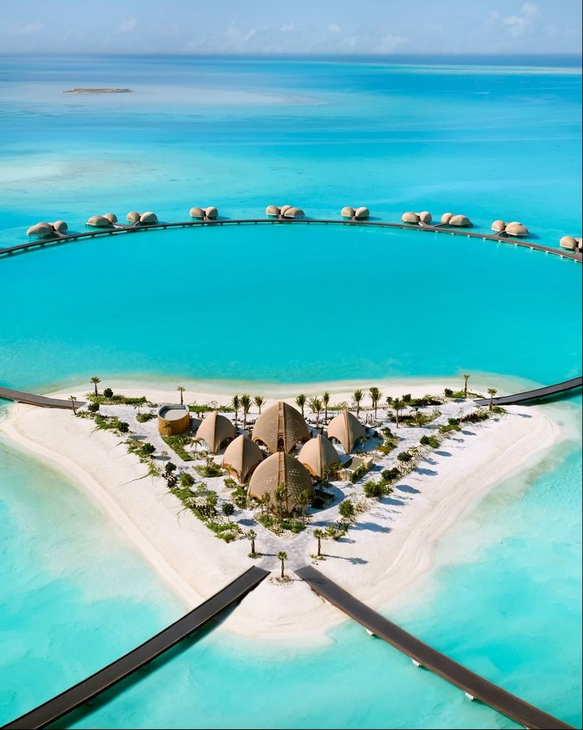 Georgina Rodríguez y Cristiano Ronaldo adquirieron dos de las 19 villas privadas