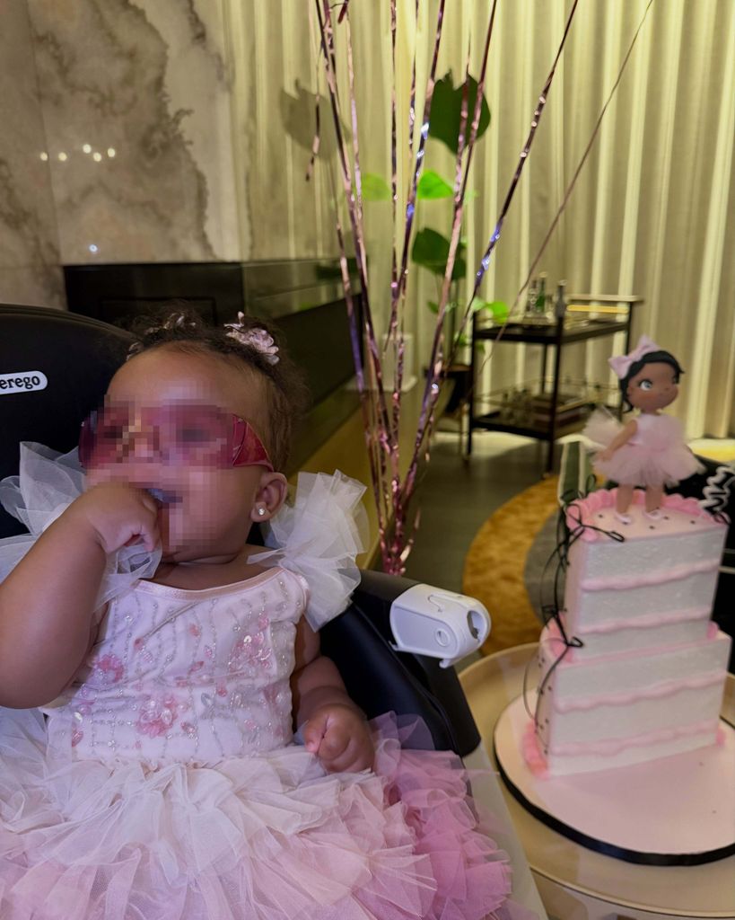 La pequeña Rocki nació hace un año