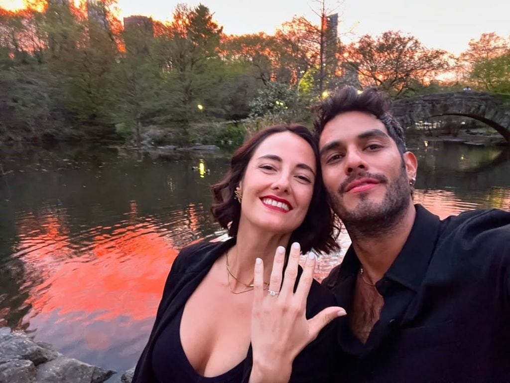La pareja se comprometió a finales de abril.