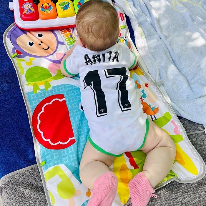 La hija de Ana Obregón con la camiseta del Betis