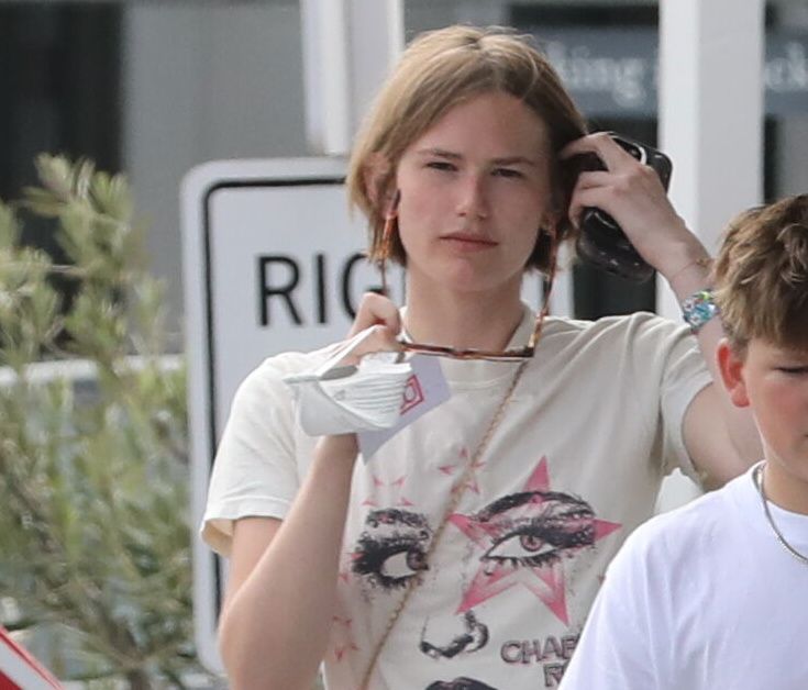 Violet Affleck lució un nuevo corte de pelo.