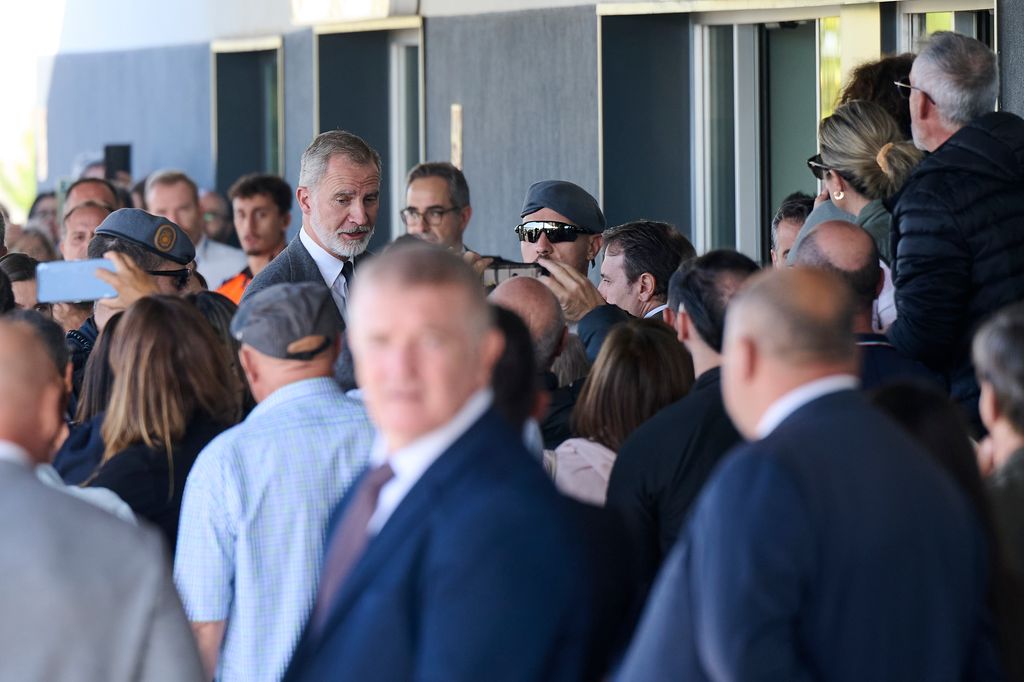 Felipe VI a las puertas del mismo hospital que se encargó de inaugurar hace seis años