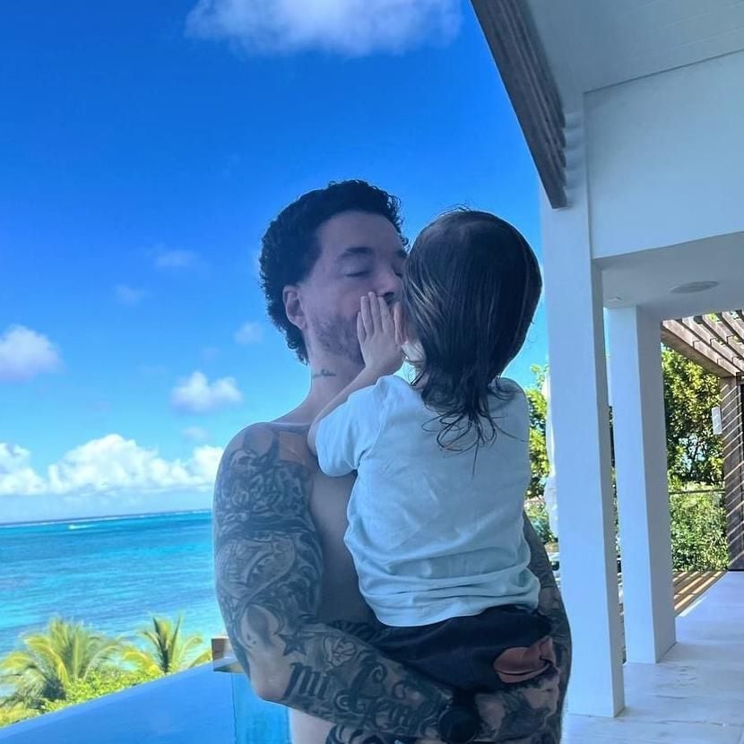 J Balvin y su hijo Río