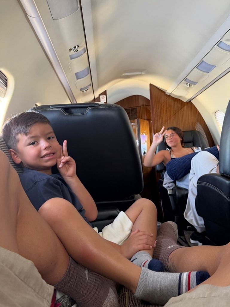 Samuel es el hermanito menor de Salomé, por parte de su papá