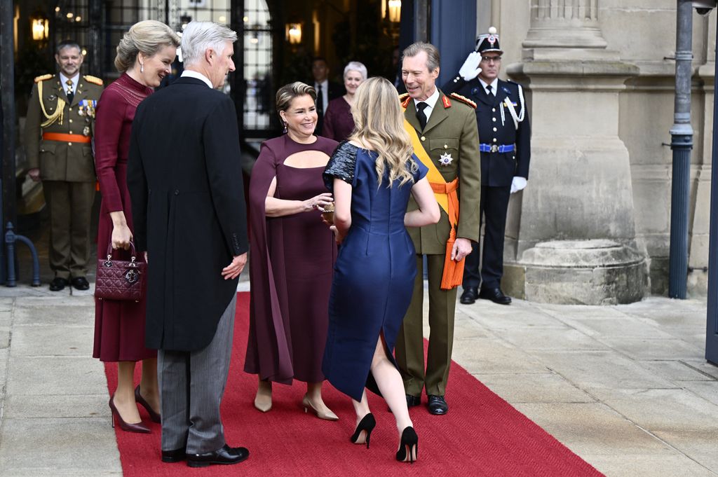 La reverencia de Elisabeth de Bélgica a María Teresa de Luxemburgo