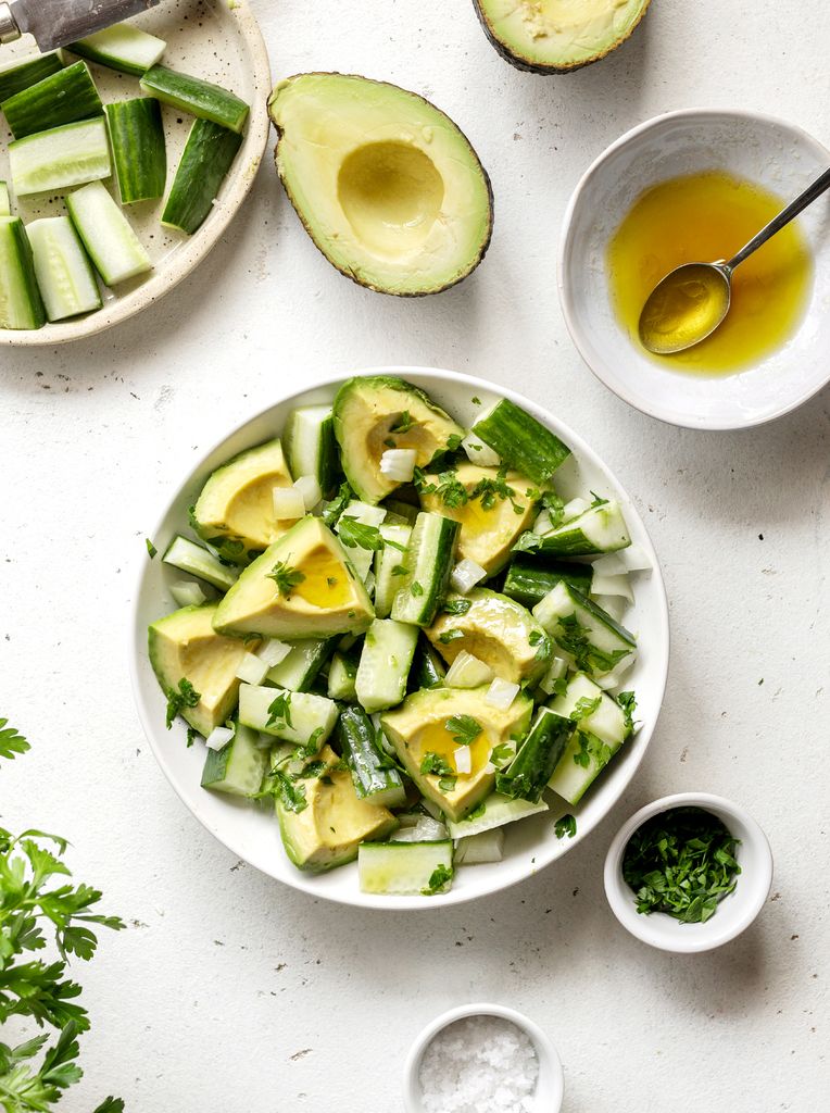 Ensalada de aguacate y pepino.