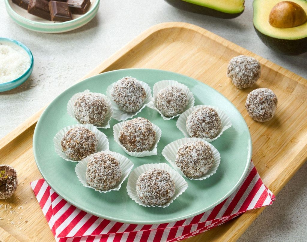 Bolitas de aguacate y chocolate