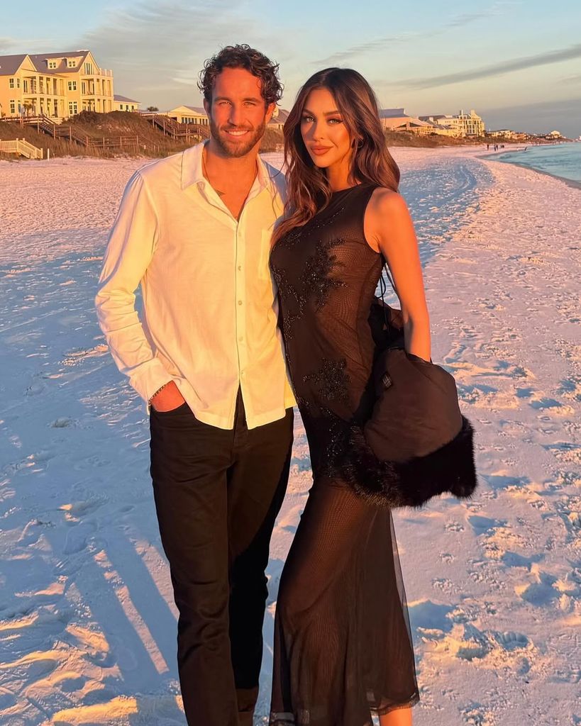 Nadia Mejía con su esposo, el actor Sam Webb, quien la ha acompañado en su camino rumbo a Miss Universe Ecuador. 