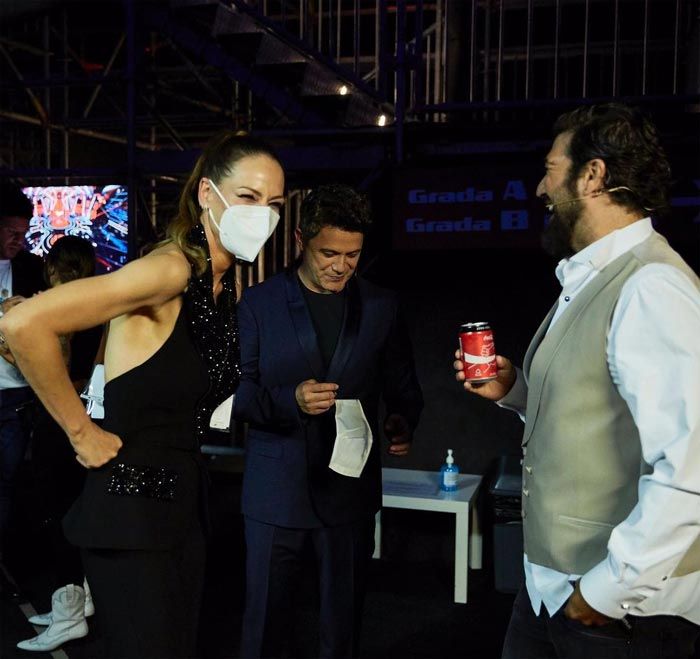 Eva González con Alejandro Sanz y Antonio Orozco en 'La Voz'