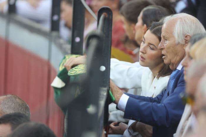 Alba Díaz con su abuelo, Manuel Benítez