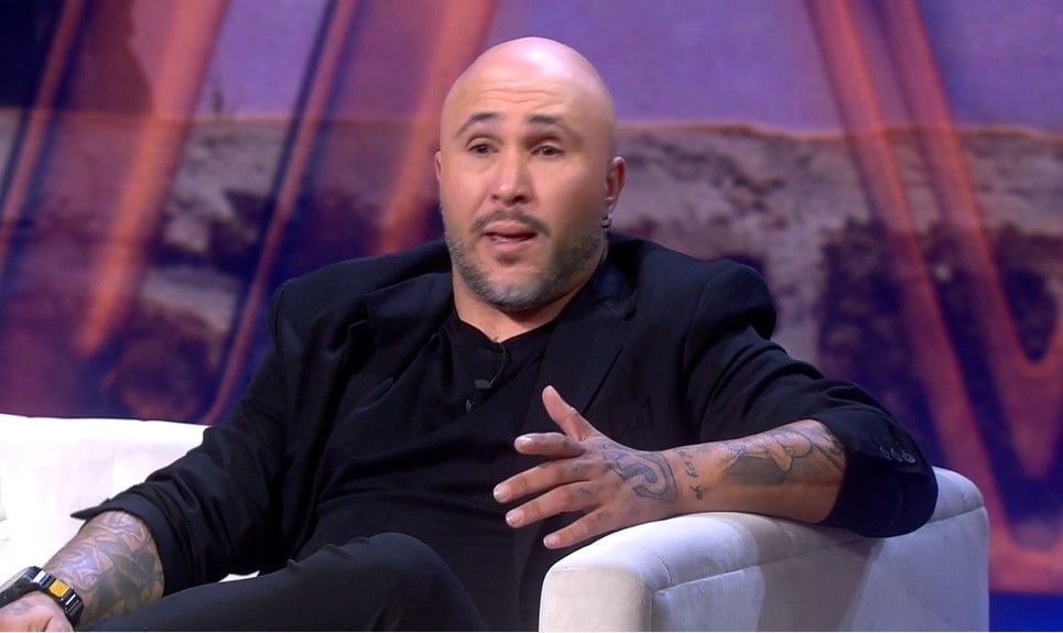 Kiko Rivera rompe a llorar al recordar su conflicto con Isa Pantoja y le pide perdón en directo: "Fue un episodio horrible"