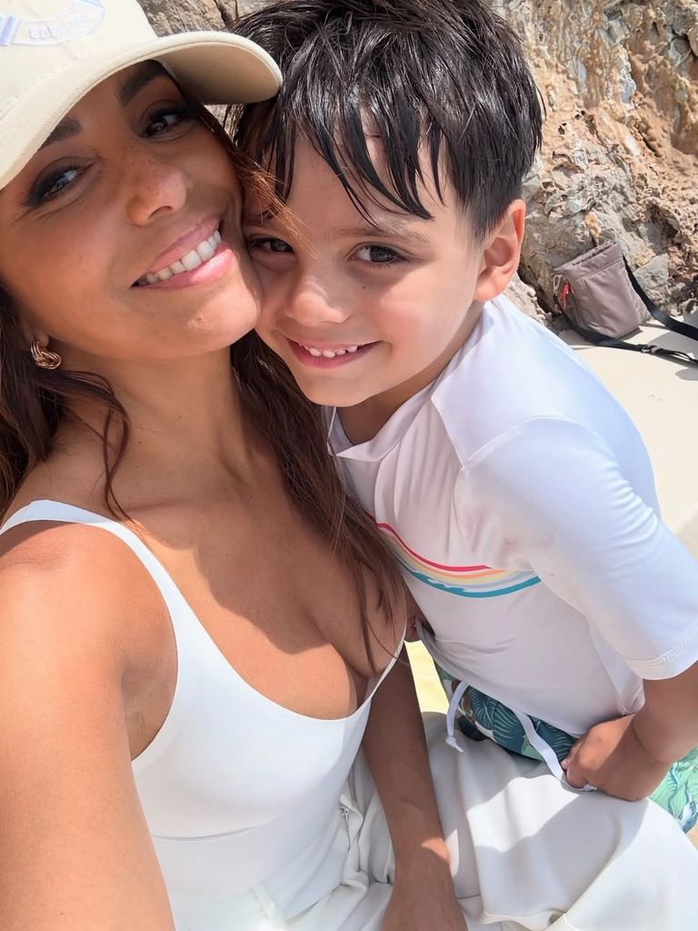 Eva Longoria y su hijo Santi.
