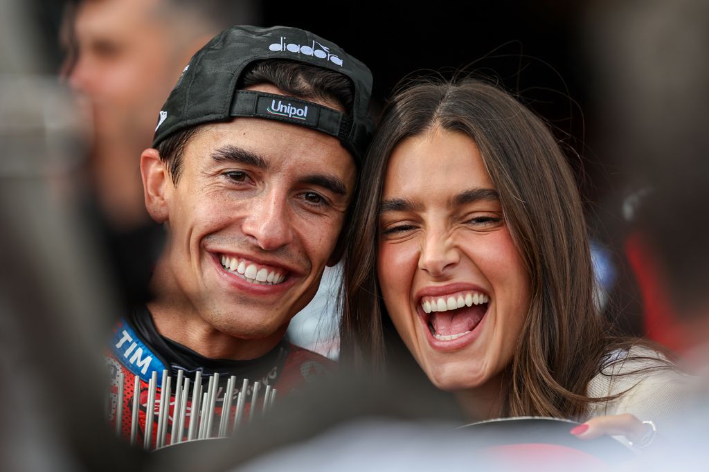 Marc Marquez y Gemma Pinto celebrando el triunfo en el MotoGP de Alemania