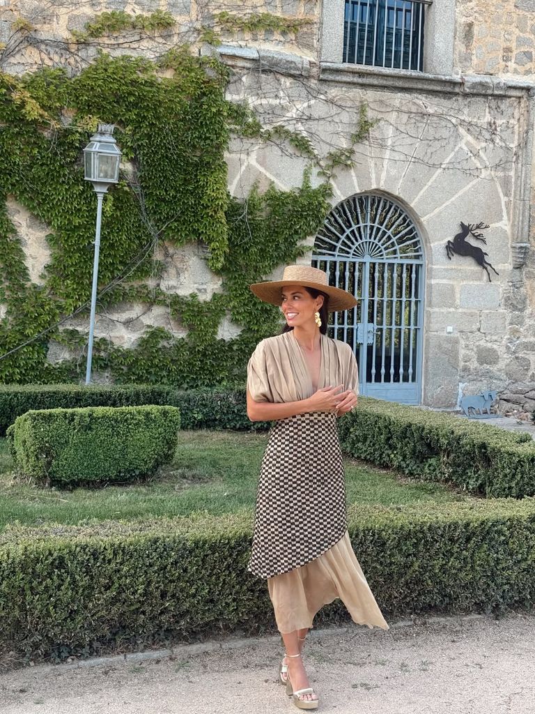 Andrea G. Charcos