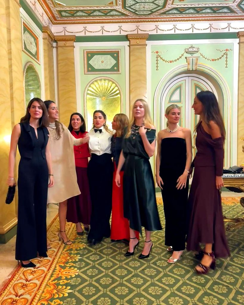 Sofía Palazuelo, con sus amigas en el Palacio de Liria