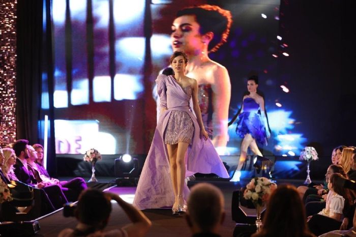 'Hermanos': Asiye es la encargada de llevar le vestido estrella de la colección