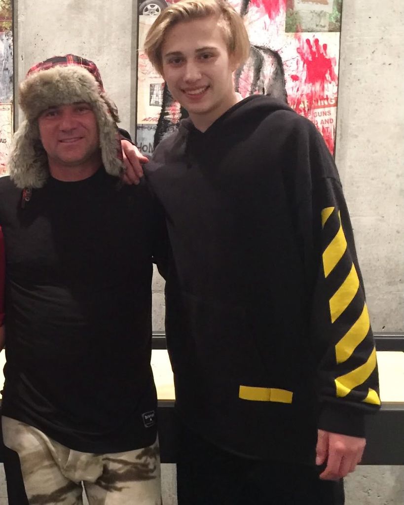 El hijo de Andre Agassi junto al tenista en su adolescencia, foto de instagram