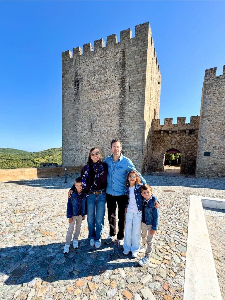 La familia disfrutó de la historia y belleza arquitectónica del lugar.