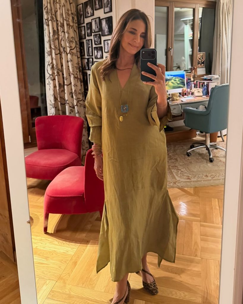Mariló Montero comparte sus looks de verano antes de las vacaciones: conjuntos blancos de lino, vestidos cómodos y faldas asimétricas