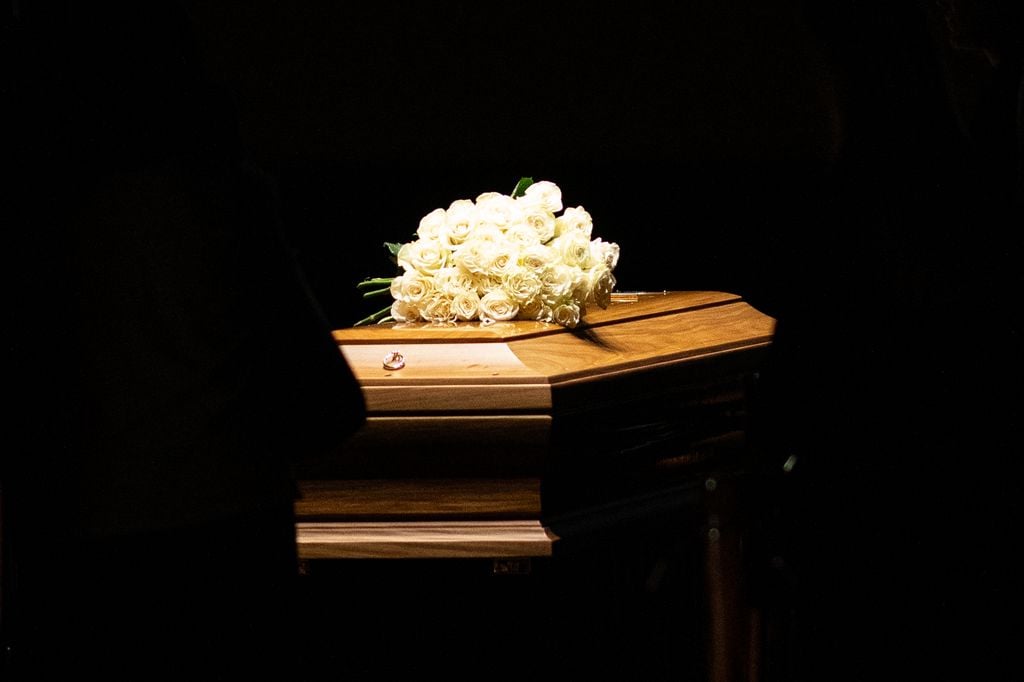 El féretro de Giorgio Armani en su capilla ardiente en Milán