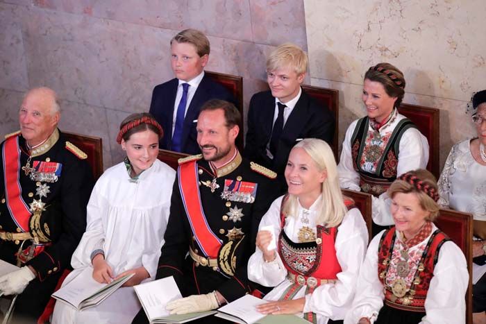 La princesa Ingrid Alexandra de Noruega celebra emocionada su confirmación