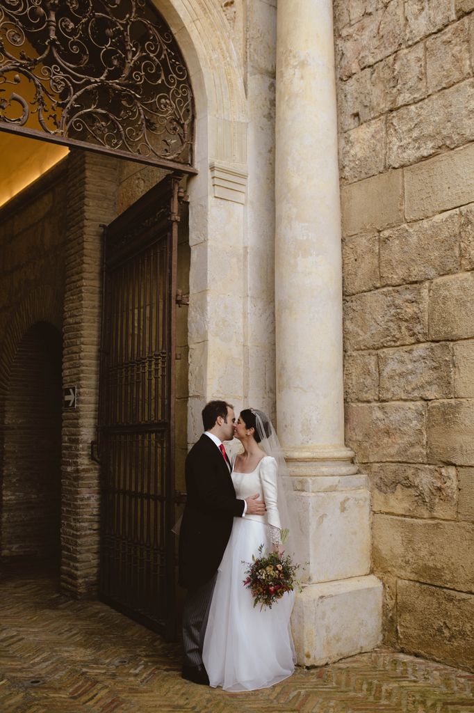 Vestido de novia de AHT Studio con tejidos antiguos boda sevilla